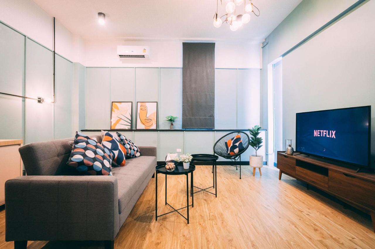 Saffron Hill Bangkok Hotel Екстериор снимка